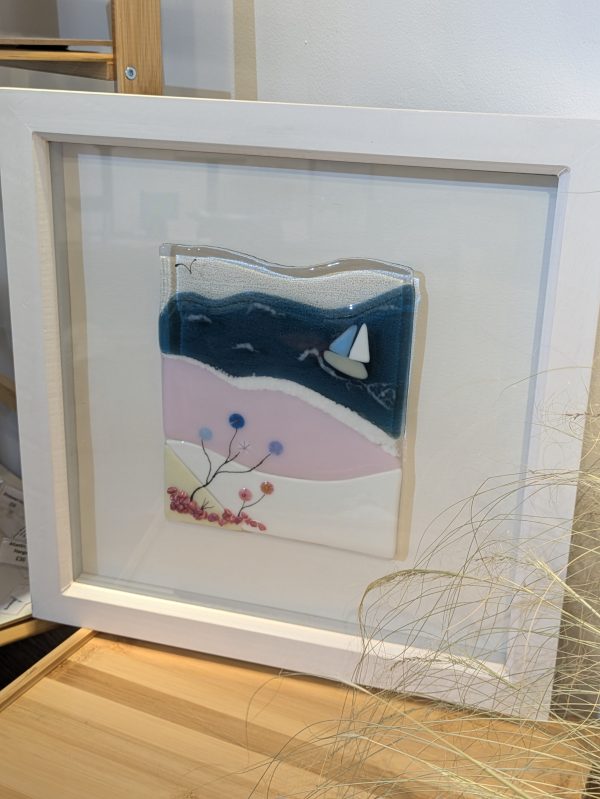 Beautiful Atlantic Beach framed glass art: 33cm x 33cm - Image 4