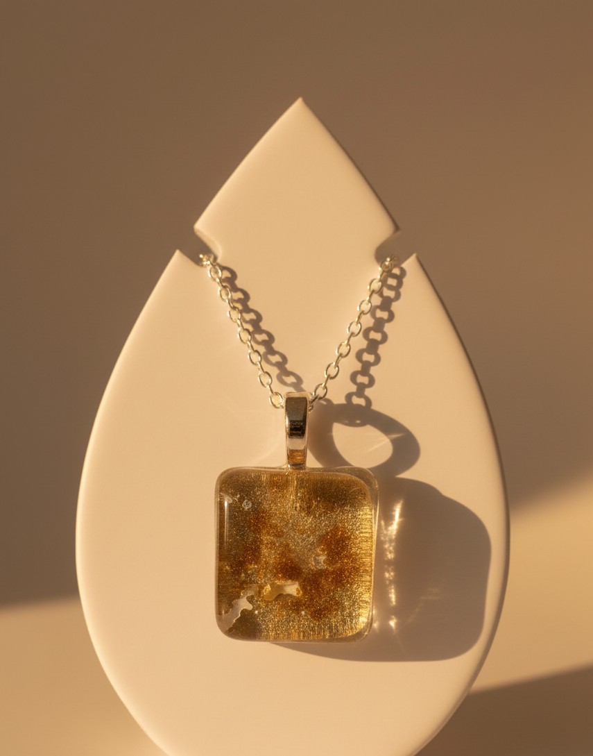 'Irish Gold' glass pendant