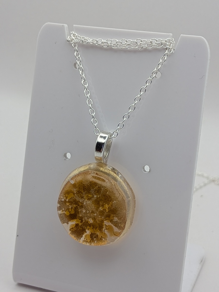 'Irish Gold' glass pendant
