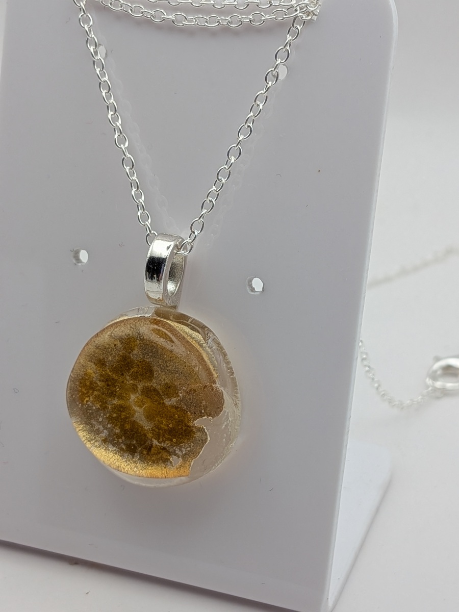'Irish Gold' glass pendant