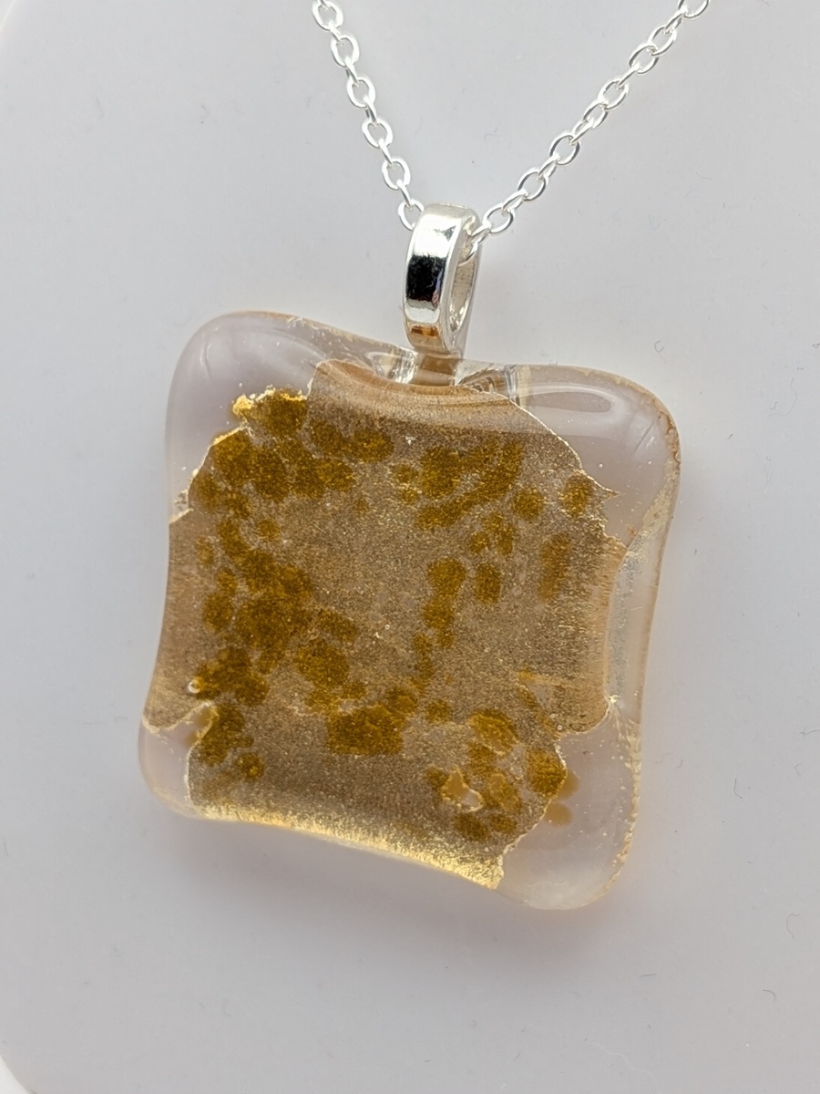 'Irish Gold' glass pendant
